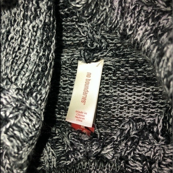 Size Medium (7-9) black/white pull over sweater with hood - Picture 11 of 15